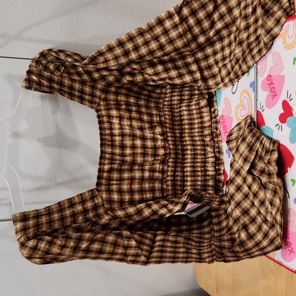 Black and tan plaid crop top with gathered long sleeves - Picture 5 of 6